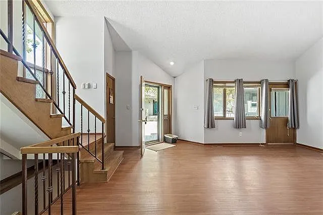 1015 W Maple Ave — Photo 8