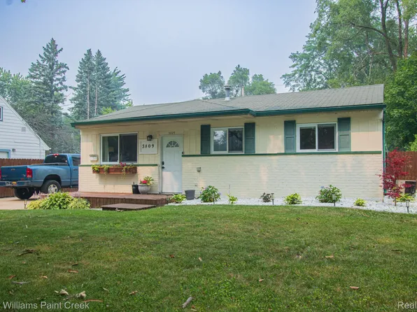 3809 Wedgewood Dr, Lansing, MI 48911