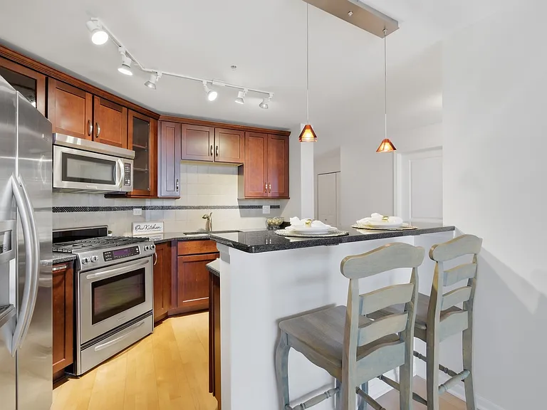 1228 Emerson St #304 — Photo 7