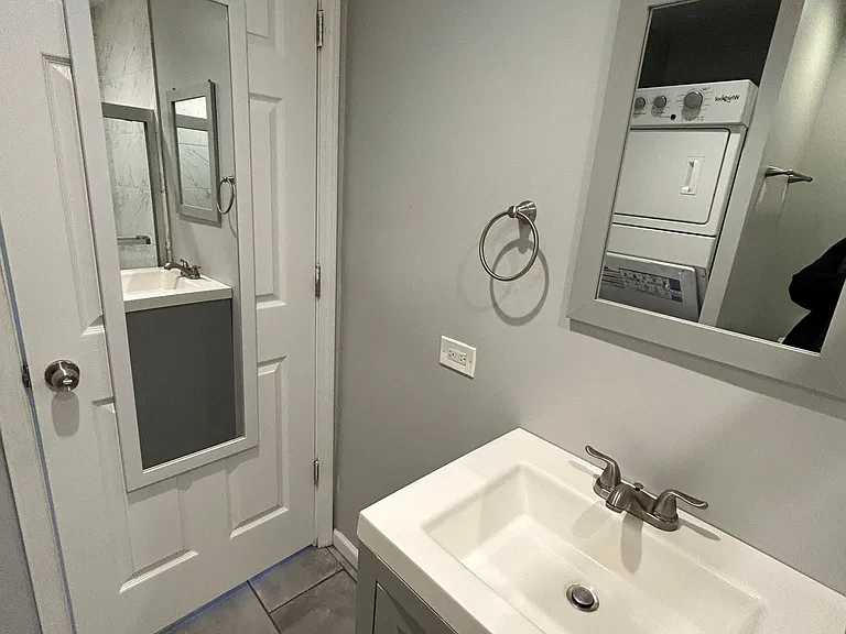 1942 S Carpenter St #1R — Photo 12