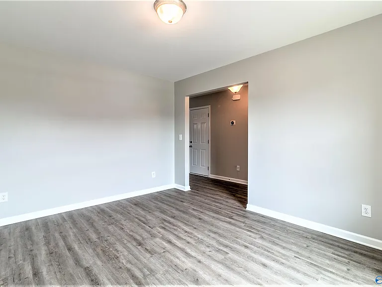 312 Fenrose Dr — Photo 7