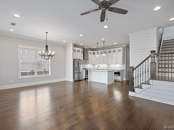 3rd image of 182 Northlake St