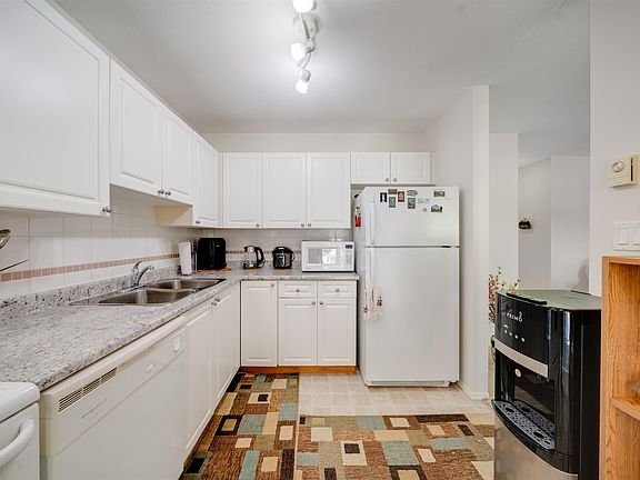 3rd image of 1310 Cariboo St #817