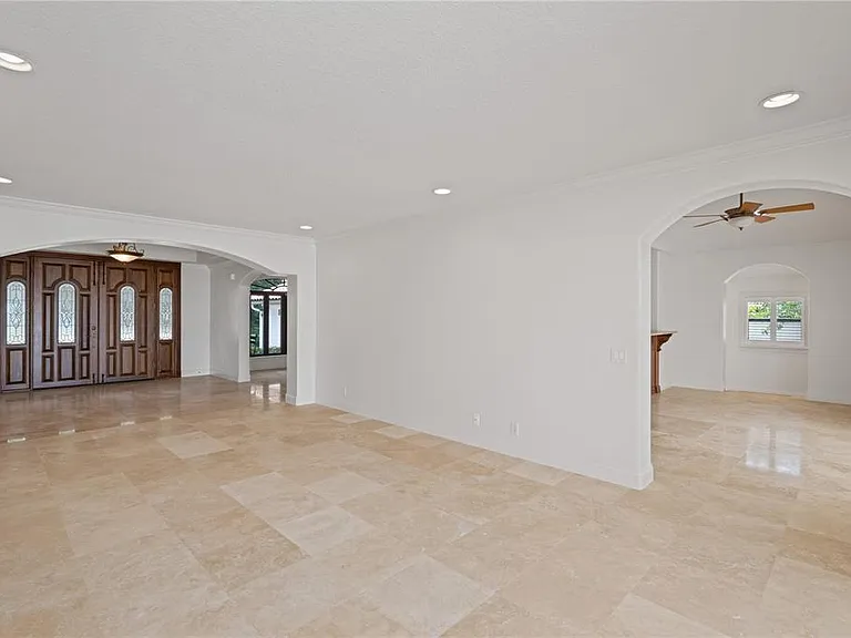 325 Magnolia St — Photo 4
