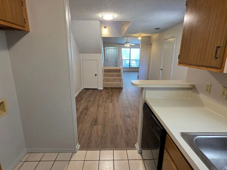 906 Meadow Cir N — Photo 8