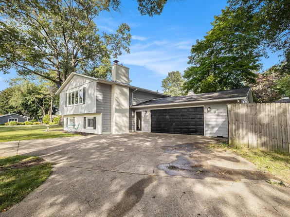 1769 Bayview Dr, Norton Shores, MI 49441