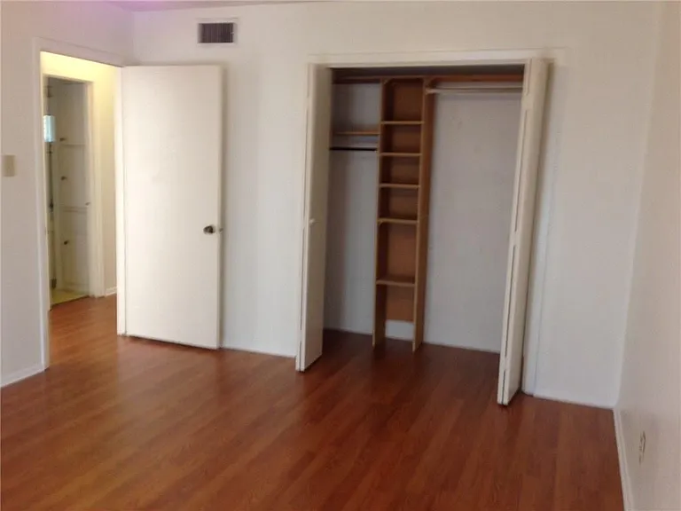 N Laurelwood Dr — Photo 11