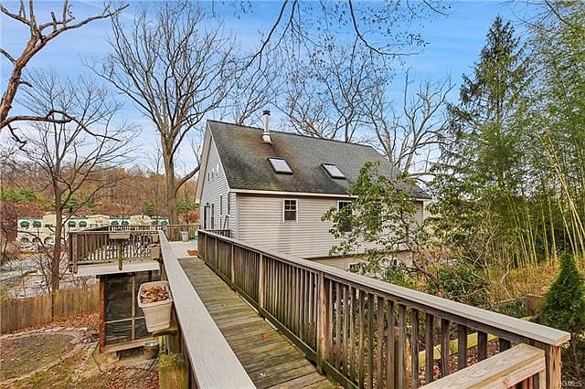 1st image of 38 Parkway Dr
