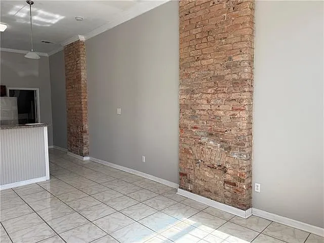 4 bed, 2.0 bath, 2001 sqft, $2,100 — Photo 3