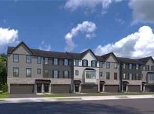 227 Elk Ridge Dr, Coraopolis, PA 15108