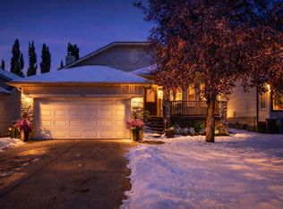 110 W Lakeview Cres, Chestermere, AB T1X1G8