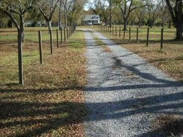 657 Old Milner Rd, Barnesville, GA 30204