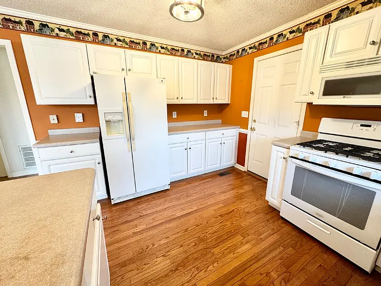 1713 E Main St — Photo 5