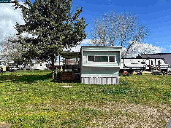 4th image of 3505 Gateway Rd #13M