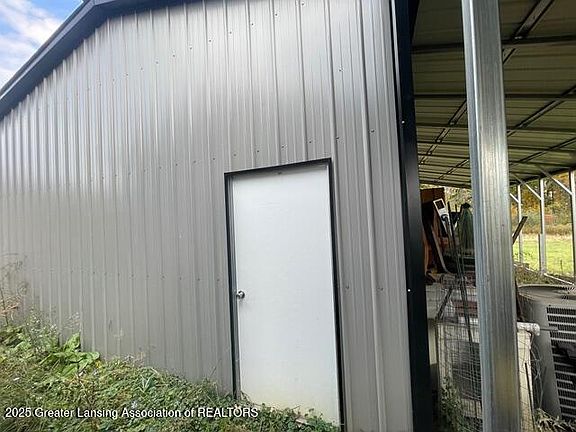 3rd image of 2651 Elliott Rd