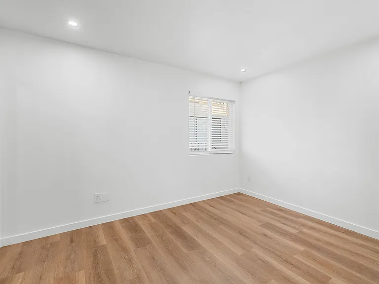 621 E Cedar Ave #A — Photo 11