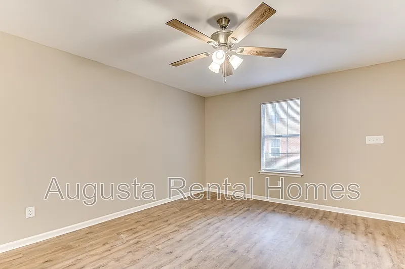 2 bed, 1.5 bath, 1005 sqft, $1,150 — Photo 2