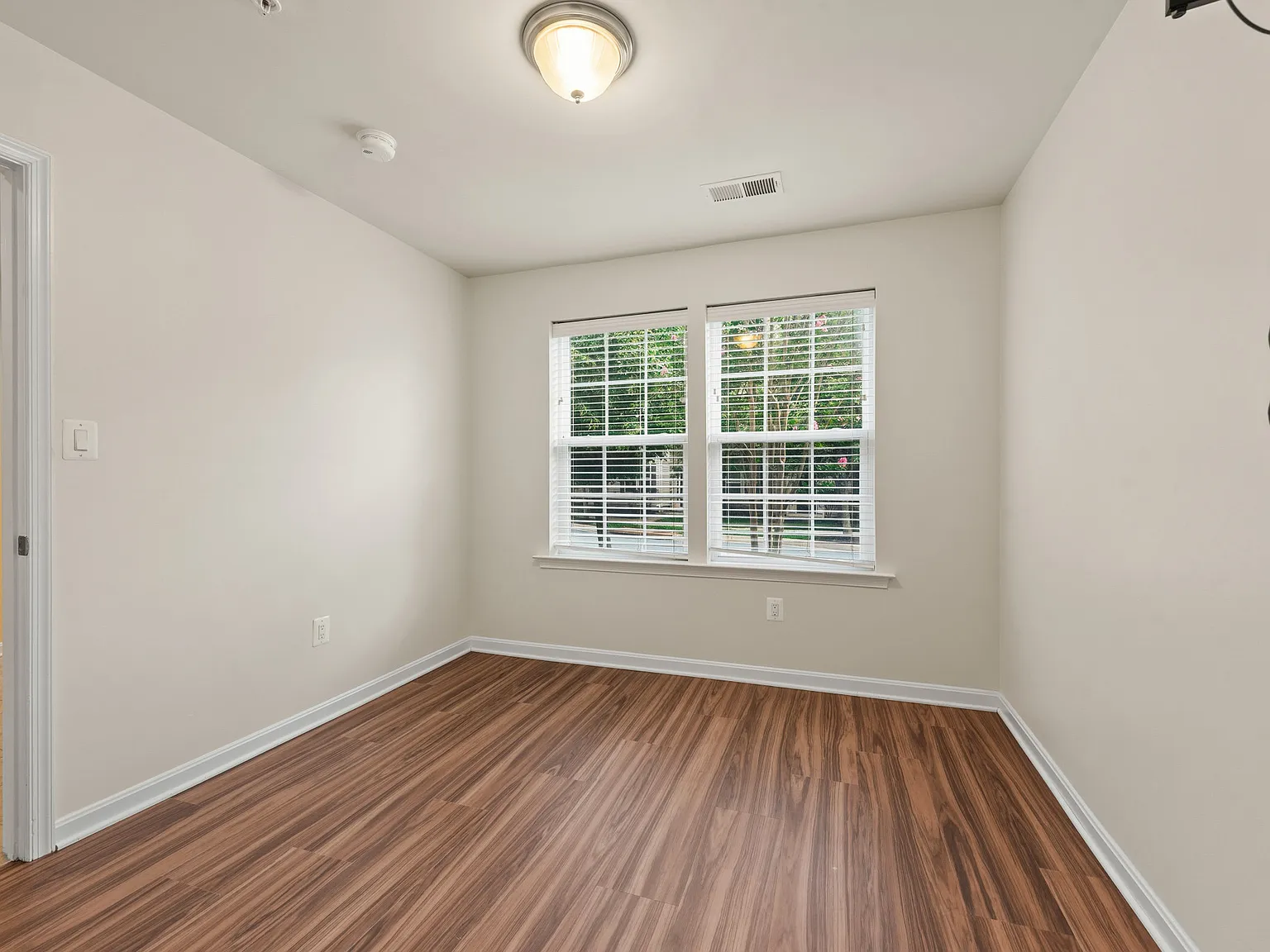 4 bed, 3.5 bath, 2008 sqft, $3,000 — Photo 3
