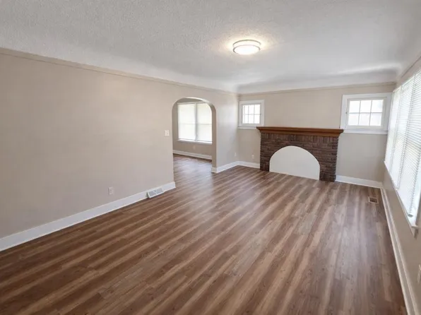 60 Waldo St, Pontiac, MI 48341