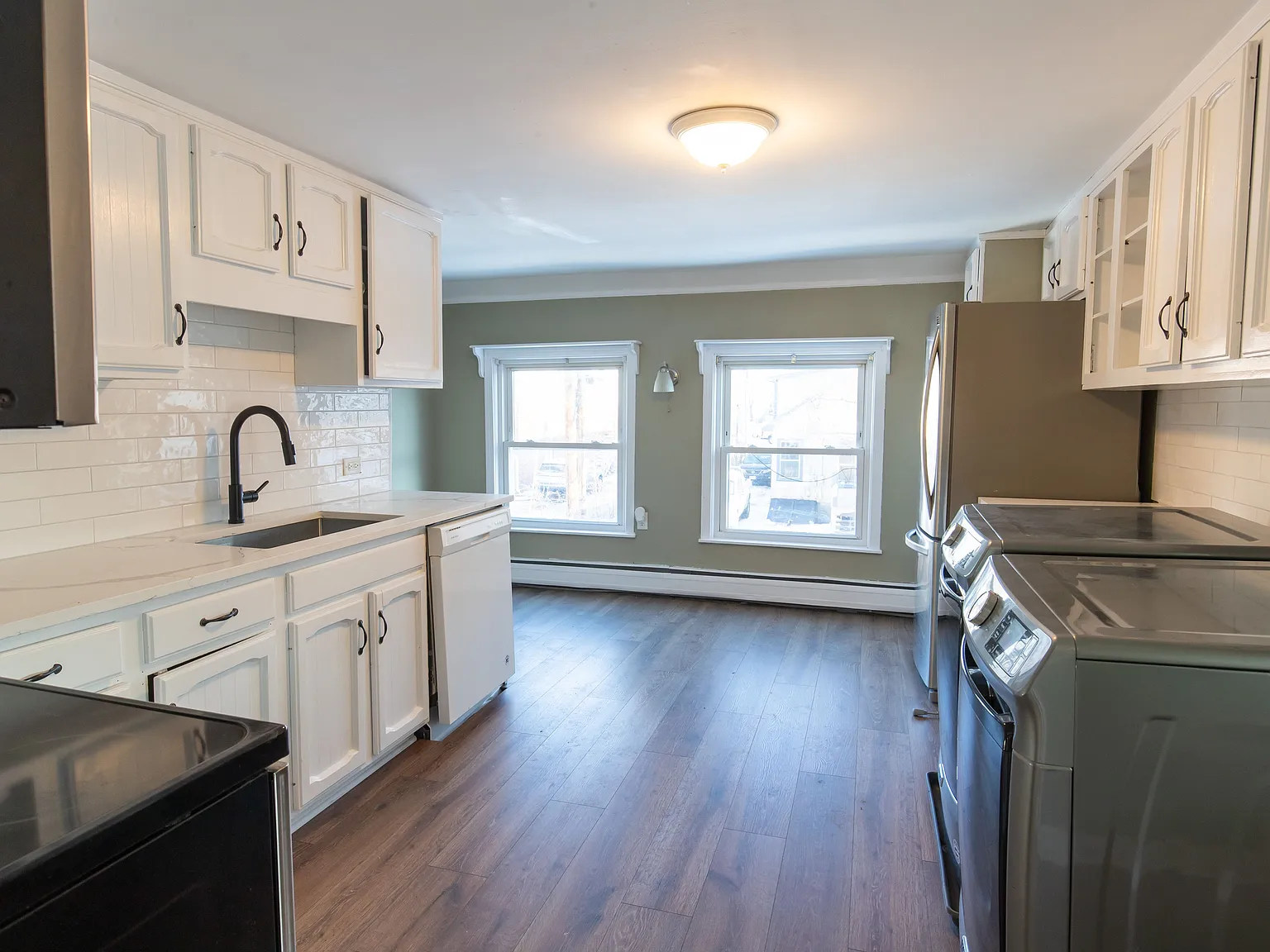 3 bed, 1.0 bath, $2,550 — Photo 2
