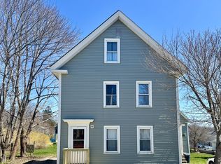 13 Pleasant St, Vinalhaven, ME 04863