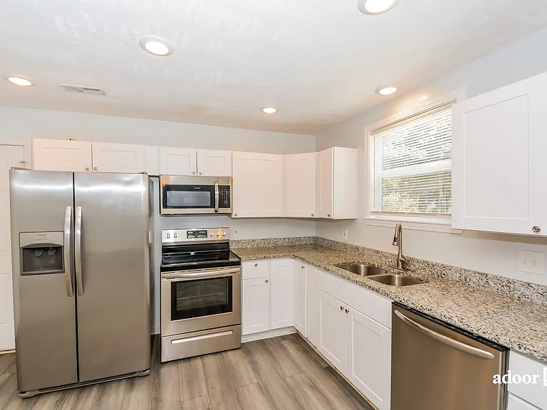 111 McKinley St — Photo 4