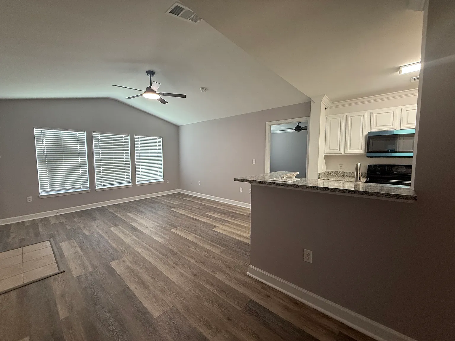 3 bed, 2.5 bath, 1335 sqft, $1,795 — Photo 2
