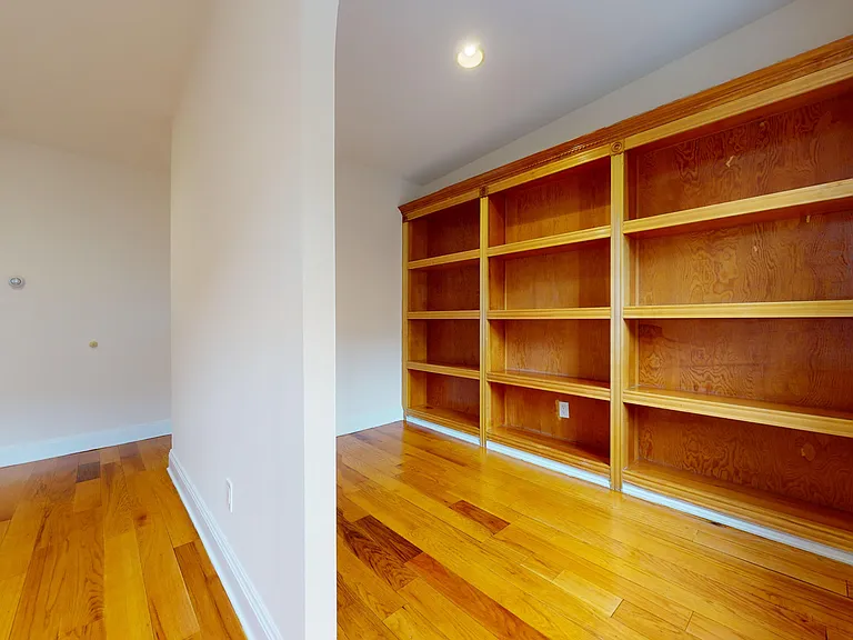 480 W Broadway #4 — Photo 18