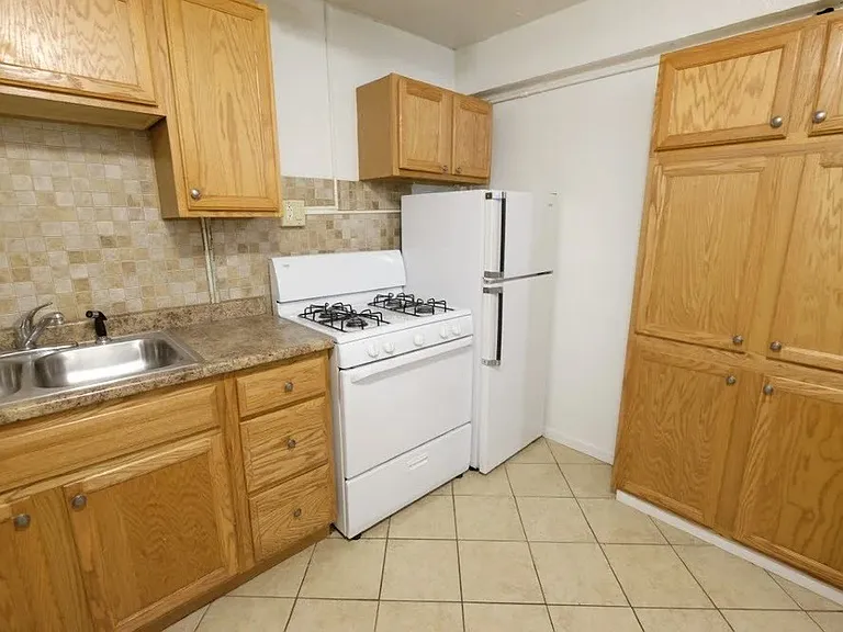 Welcome to Central Lakes of Uptown, where modern living meets comfort. Enjoy a spacious kitchen with stylish cabinetry, ample storage, and essential appliances for your culinary adventures. Transform your lifestyle todayschedule a visit and see for yourse