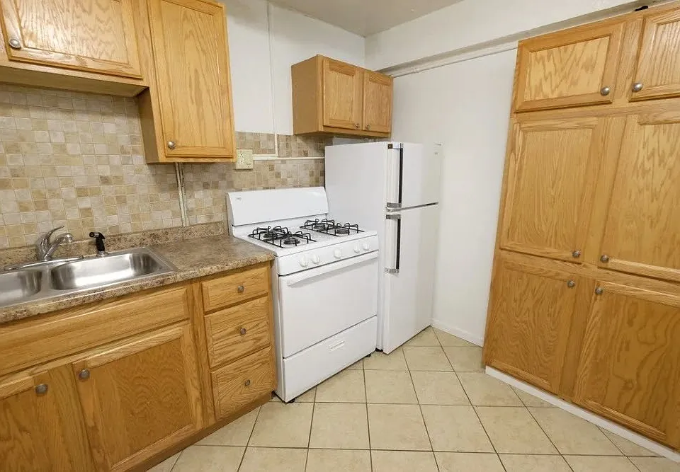 Welcome to Central Lakes of Uptown, where modern living meets comfort. Enjoy a spacious kitchen with stylish cabinetry, ample storage, and essential appliances for your culinary adventures. Transform your lifestyle todayschedule a visit and see for yourse