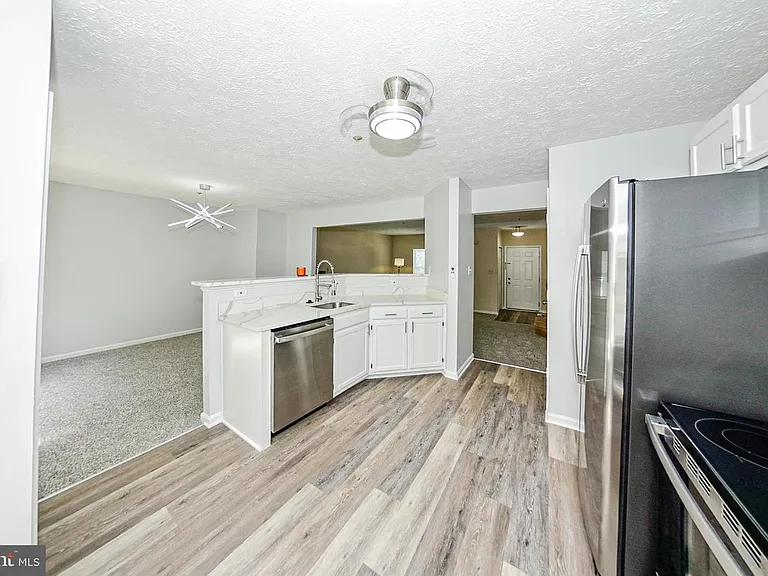 12819 Carousel Ct — Photo 22
