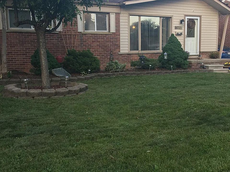 1st image of 972 Cardwell St