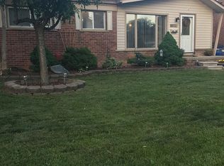 972 Cardwell St, Garden City, MI 48135