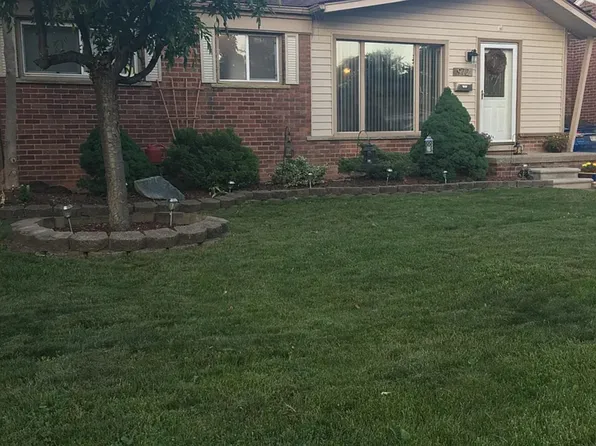 972 Cardwell St, Garden City, MI 48135