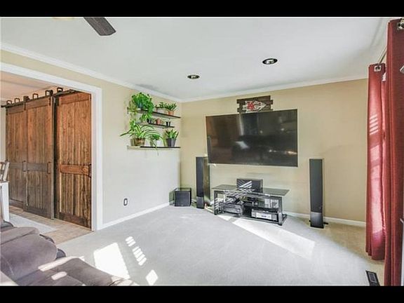 5th image of 8522 Goodman St