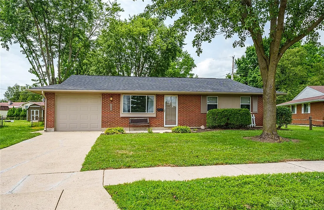 329 Brownstone Dr photo 1