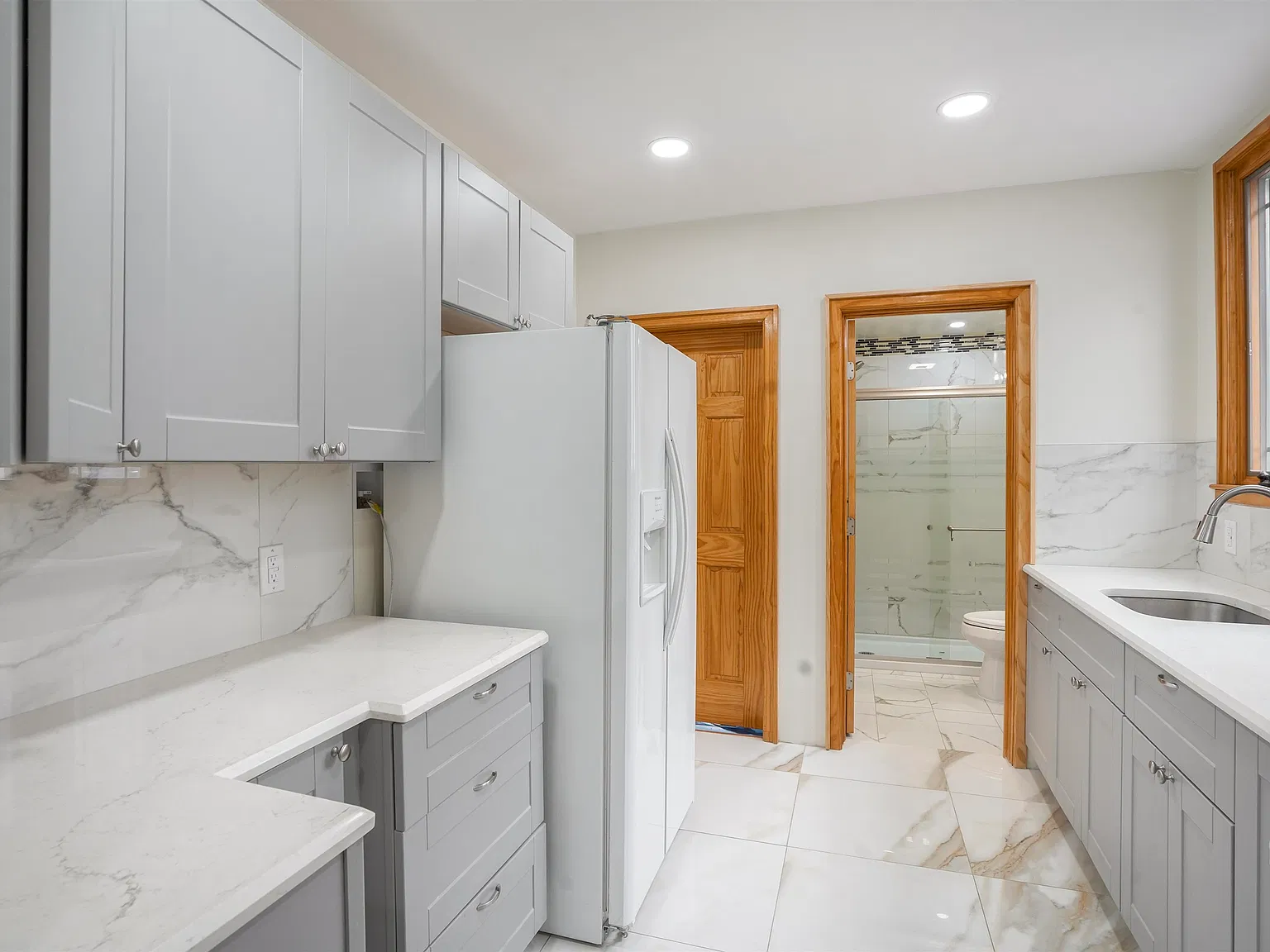 2 bed, 1.0 bath, $2,750 — Photo 2