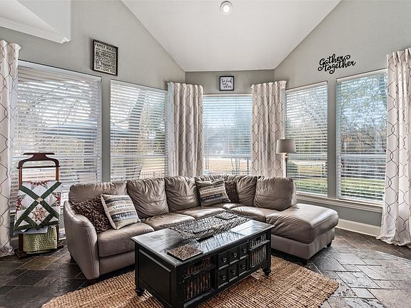 3rd image of 5932 Riverbend Pl