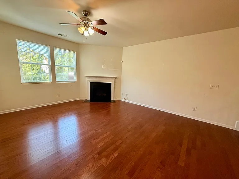 7021 Broughton Ln — Photo 8