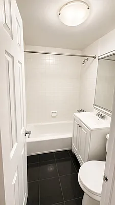 Bathroom, photo 1