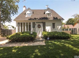 675 Garfield Rd, Baldwin, NY 11510