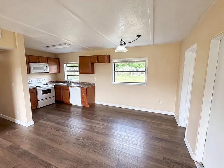 712 S Solandra Dr — Photo 4