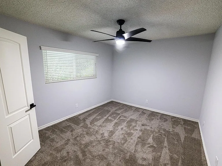 Stratford Apartments — Photo 14