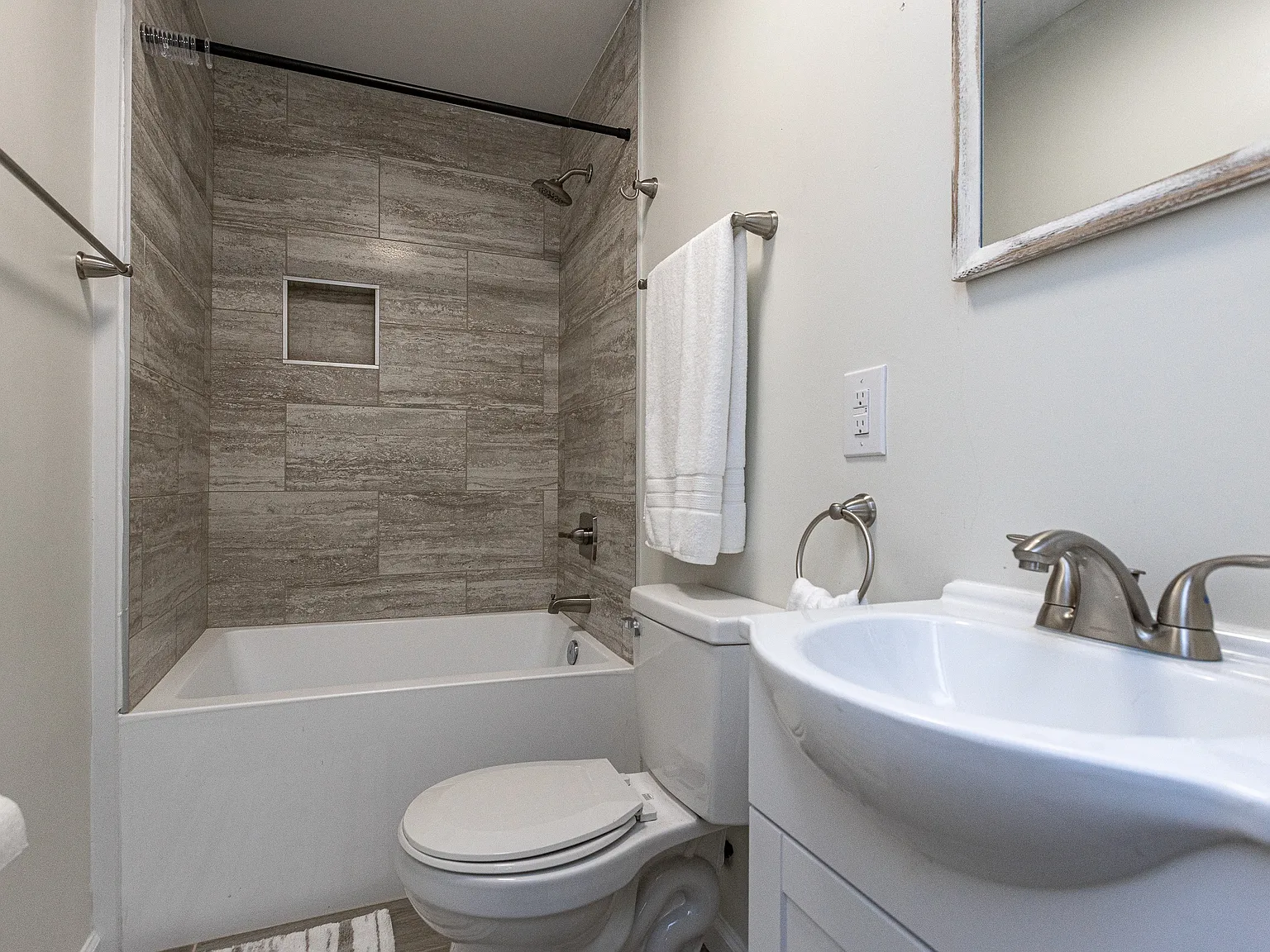 808 Scotts Chapel Rd — Photo 4
