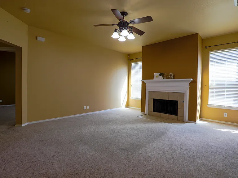 619 Fairglen Ct — Photo 5
