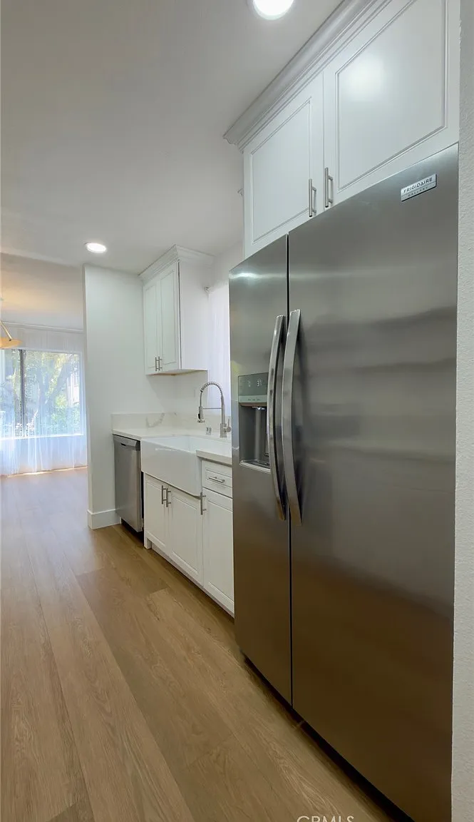 2 bed, 1200 sqft, $4,300 — Photo 3