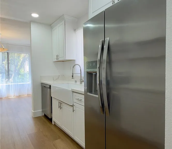 839 N Hayworth Ave #104 — Photo 3