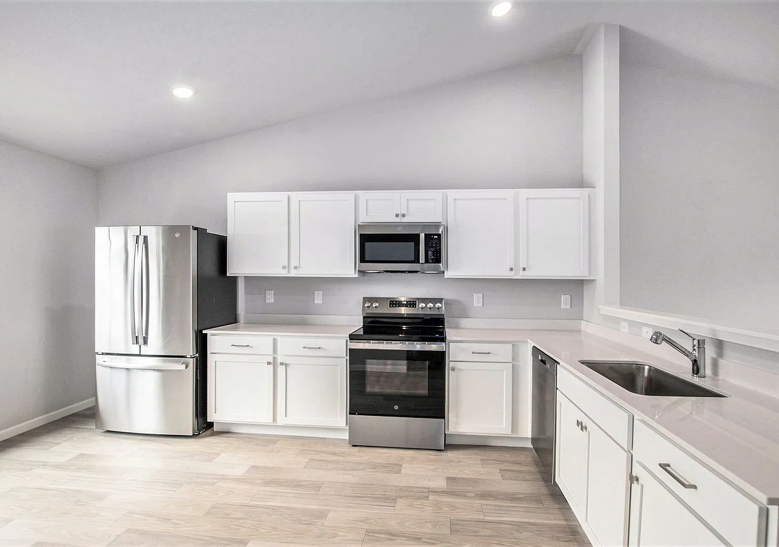5445 E Karen Ct — Photo 2