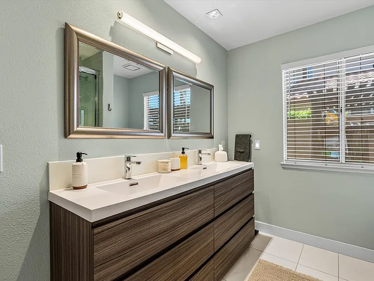 2nd Bathroom