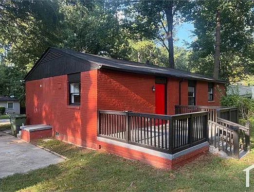3 bed, 1195 sqft, $1,850 — Photo 2